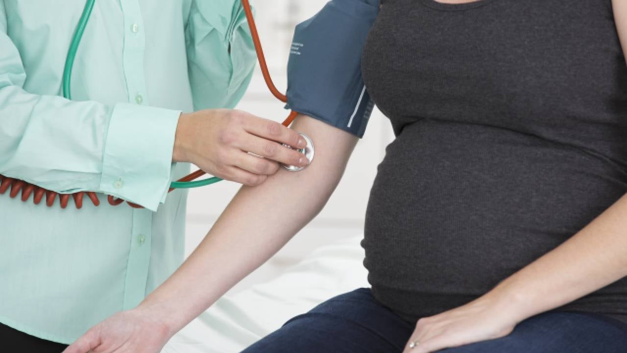 La presión arterial puede desencadenar afecciones cardíacas y cerebrales.