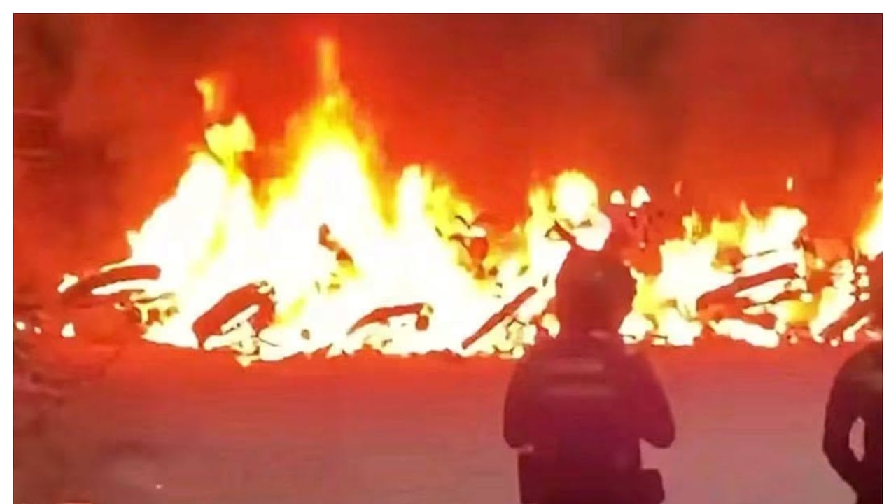 Seis jóvenes heridos y siete motos quemadas deja atentado a participantes de piques en Palermo, Huila.