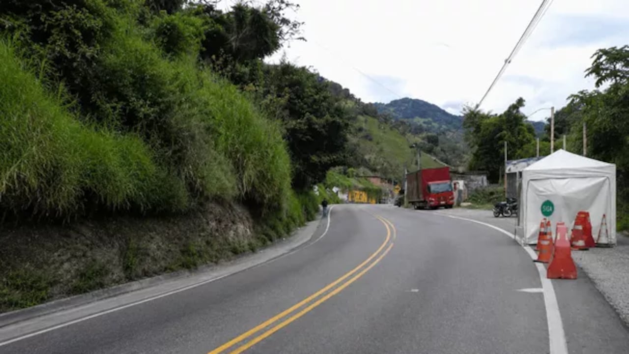 A partir del próximo 30 de septiembre, el corredor Cajamarca - Alto de la Línea - Calarcá, el cual había sido afectado a finales de julio por un deslizamiento de un talud, volverá a tener su rehabilitación total.