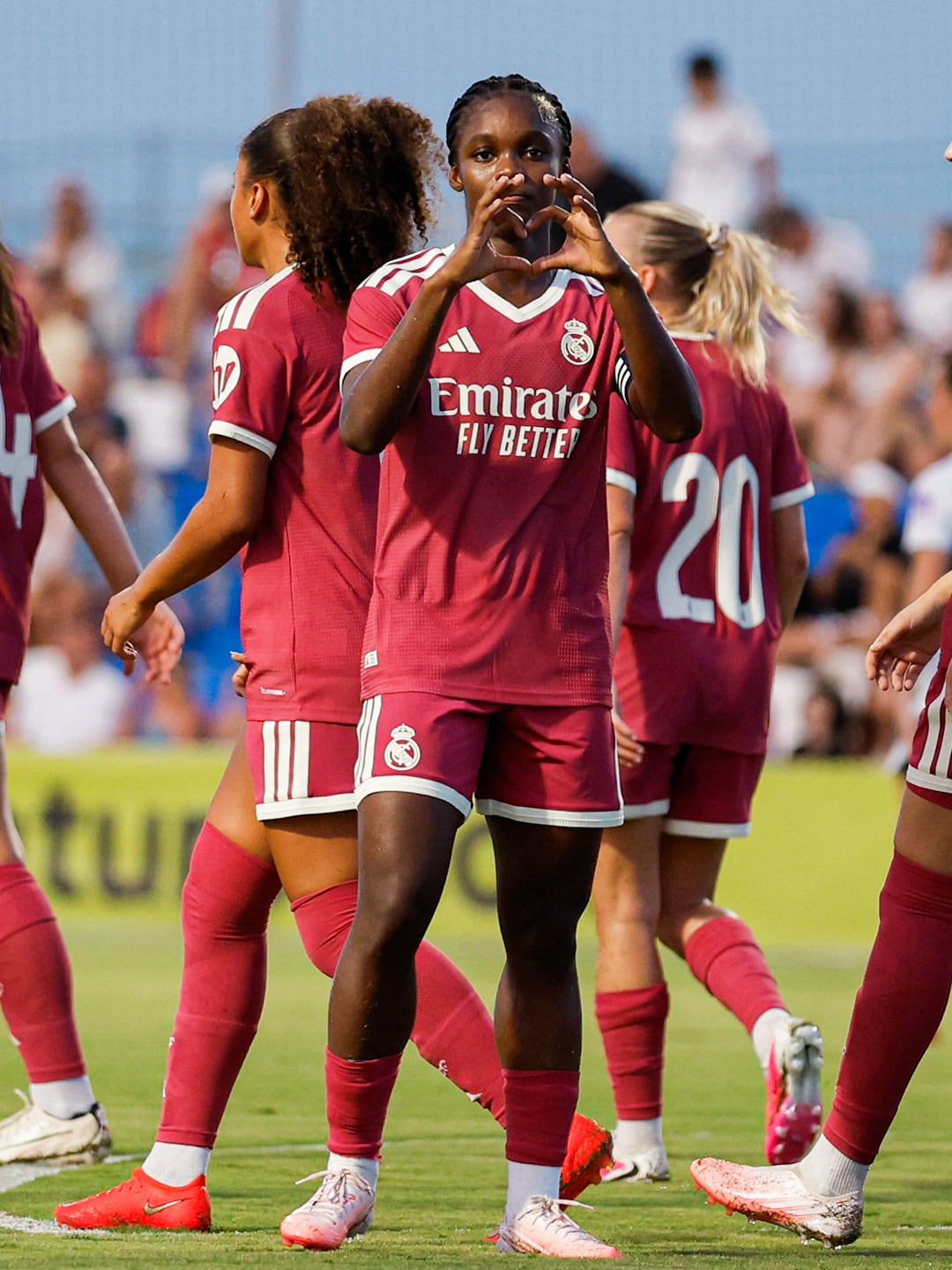 Linda Caicedo celebra contra el Tottenham