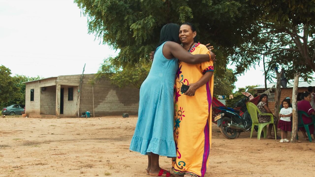 Miriam Mendoza Epieyú y Amparo Arboleda se reunieron en La Guajira para intercambiar sus experiencias, vivencias, sueños y aspectos más profundos desde sus culturas.