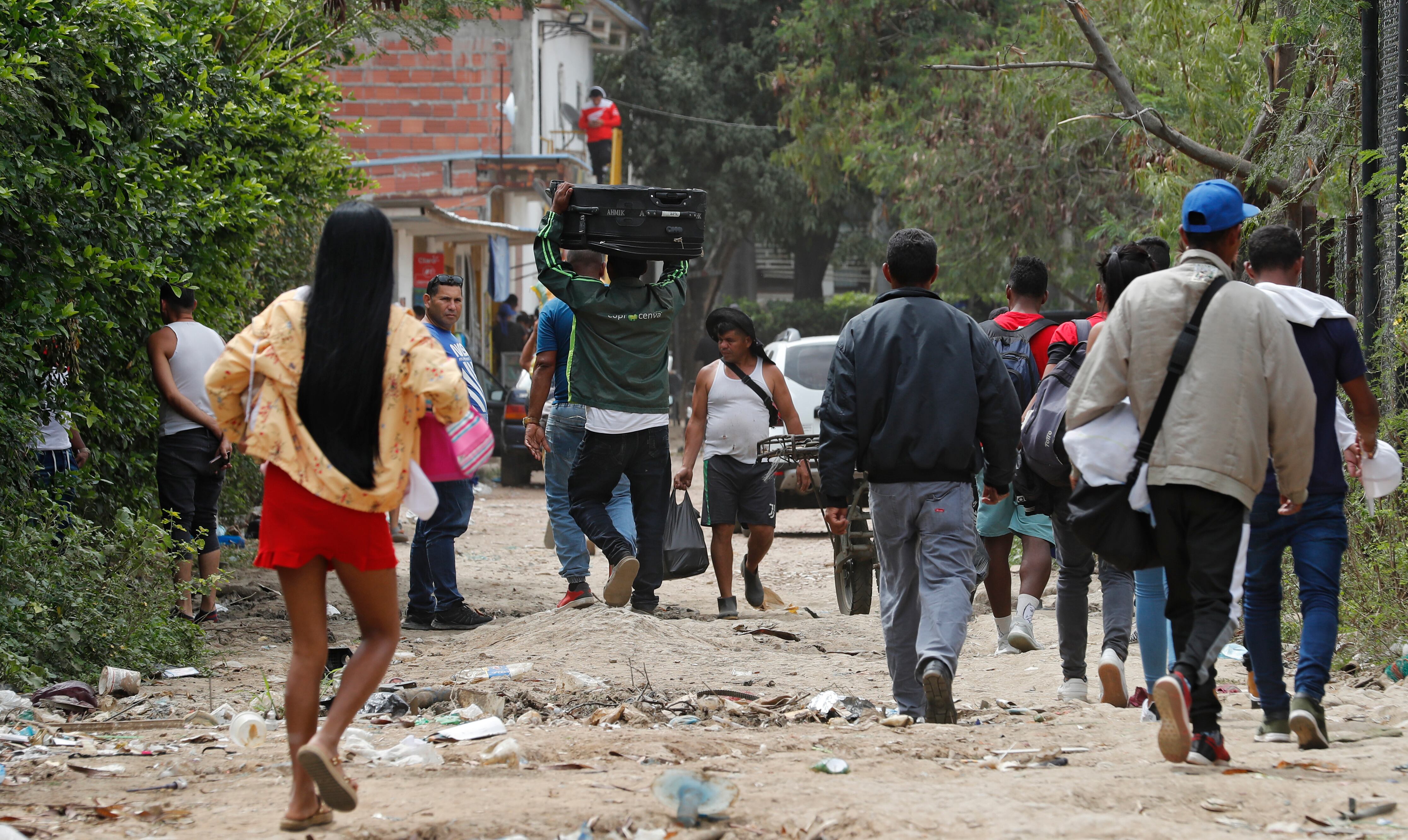 Paso por las trochas de los trocheros despues de la Reapertura de la frontera de la zona metropolitana de Cúcuta con Venezuela 
Enero 24 del 2023
Foto Guillermo Torres Reina / Semana