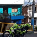 En esta casa encontraron a las víctimas en el barrio La Isla, de Medellín