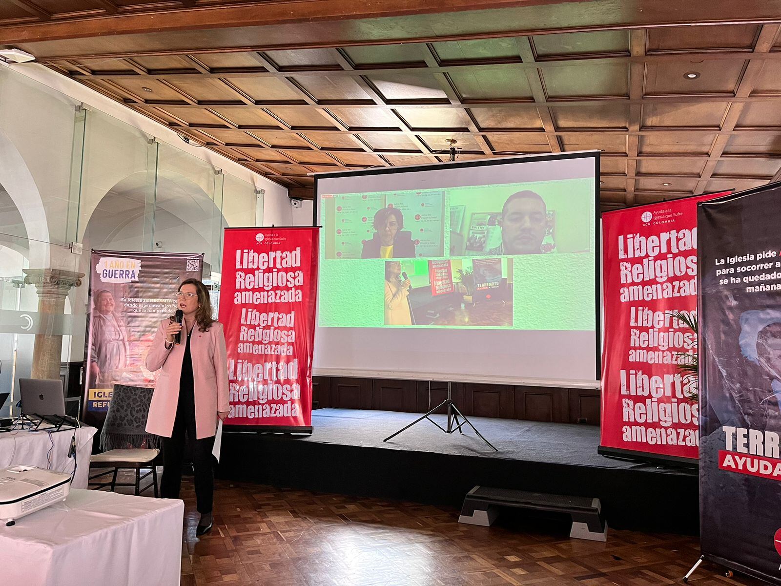 Conversatorio de ACN sobre la persecución religiosa en el mundo.