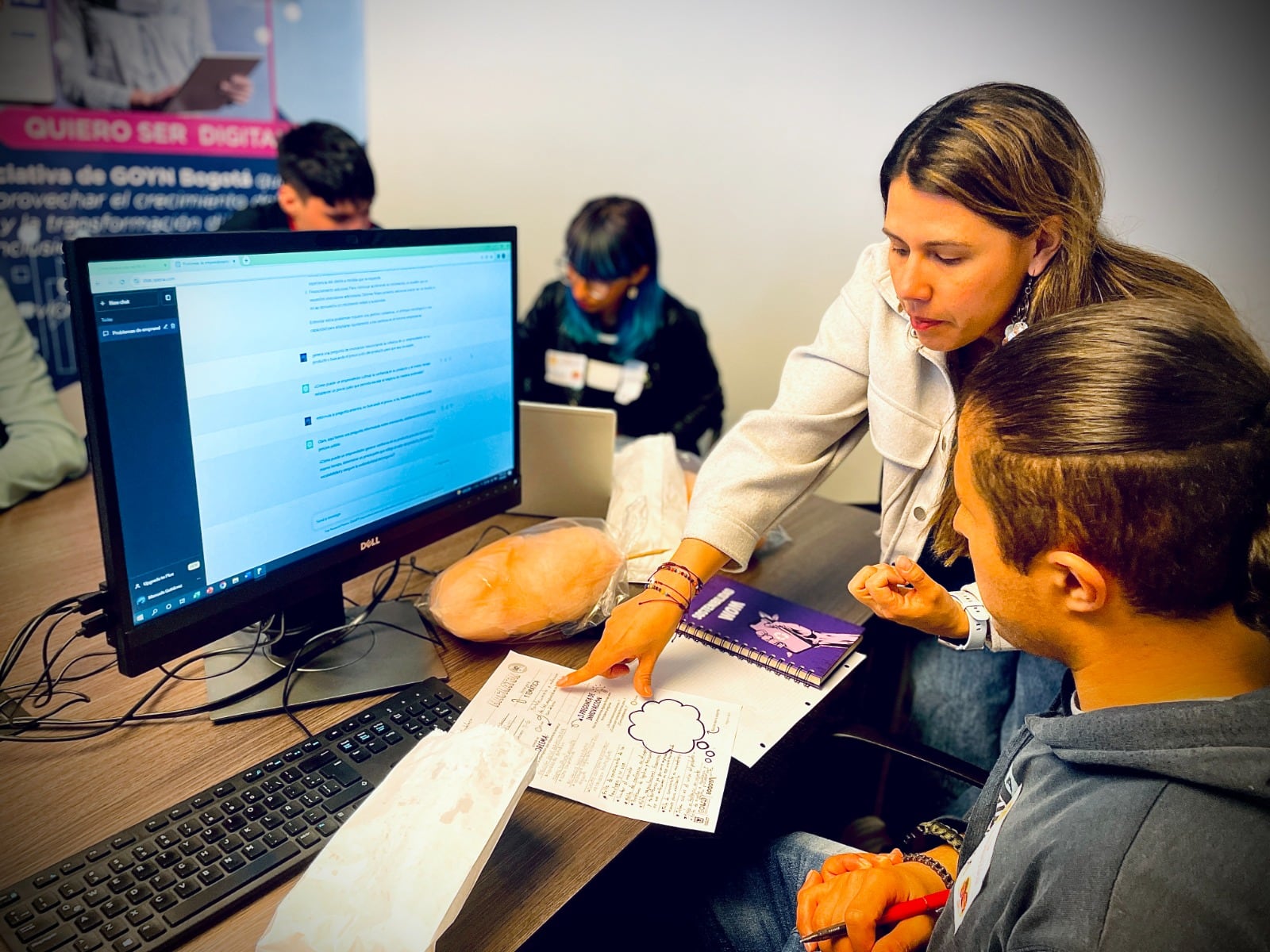 Diana Arenas, referente en innovación y tecnología, con más de 15 años de experiencia en procesos de transformación y desarrollo de capacidades digitales.