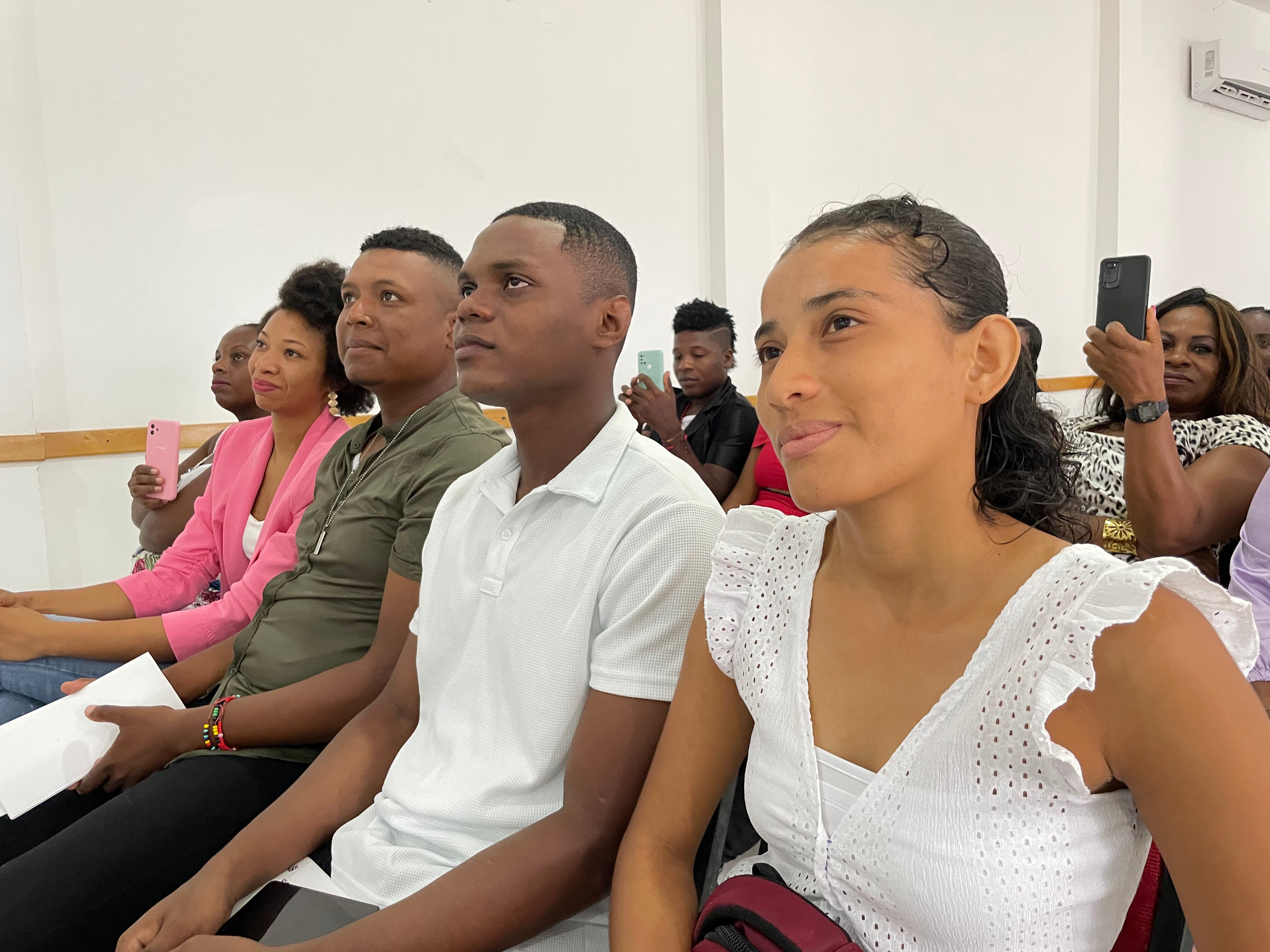 Este programa impulsa liderazgos que edifican estructuras de decisión, y amplían las posibilidades democráticas a través de una formación de primer nivel, con tutores del Pacífico y expertos nacionales vinculados a universidades líderes.