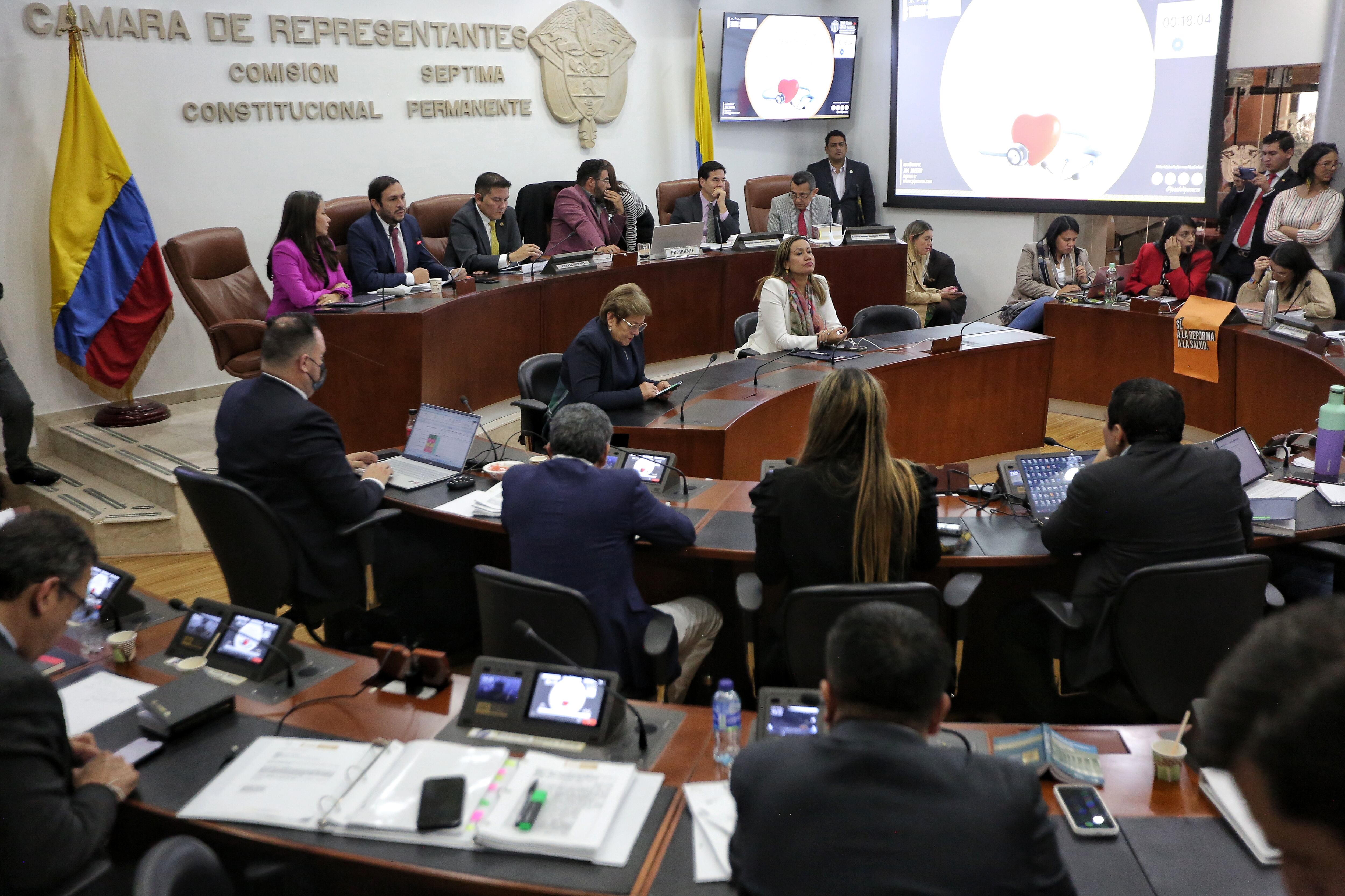 Debate reforma de salud en el Congreso.
