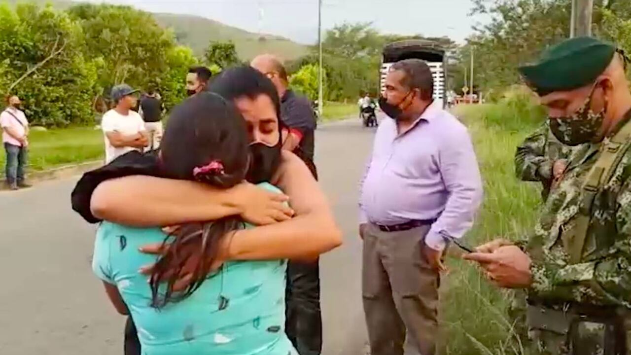 El encuentro entre la familia de Juliana Giraldo y la del soldado que le disparó.