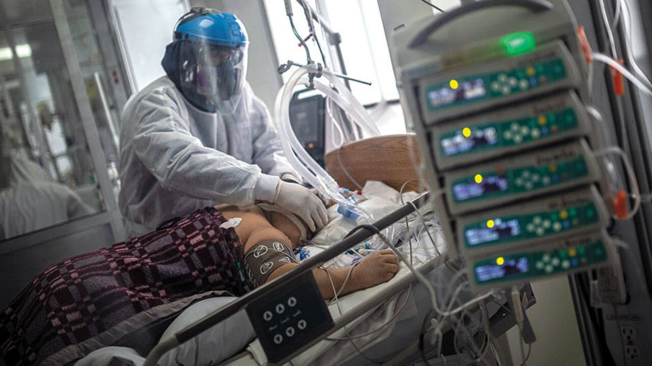 Las unidades de cuidados intensivos, ocupadas en casi 90%, tienen en alerta al sistema.