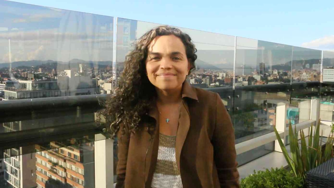 Ginna Morelo, ganadora del Premio Periodsimo Regional Semana - Grupo Argos2009