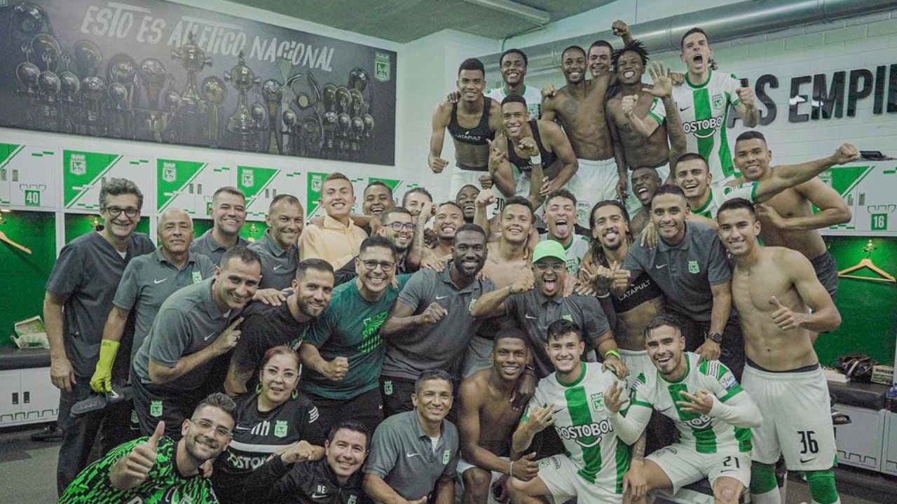 Jugadores de Nacional celebrando el triunfo sobre América en el camerino