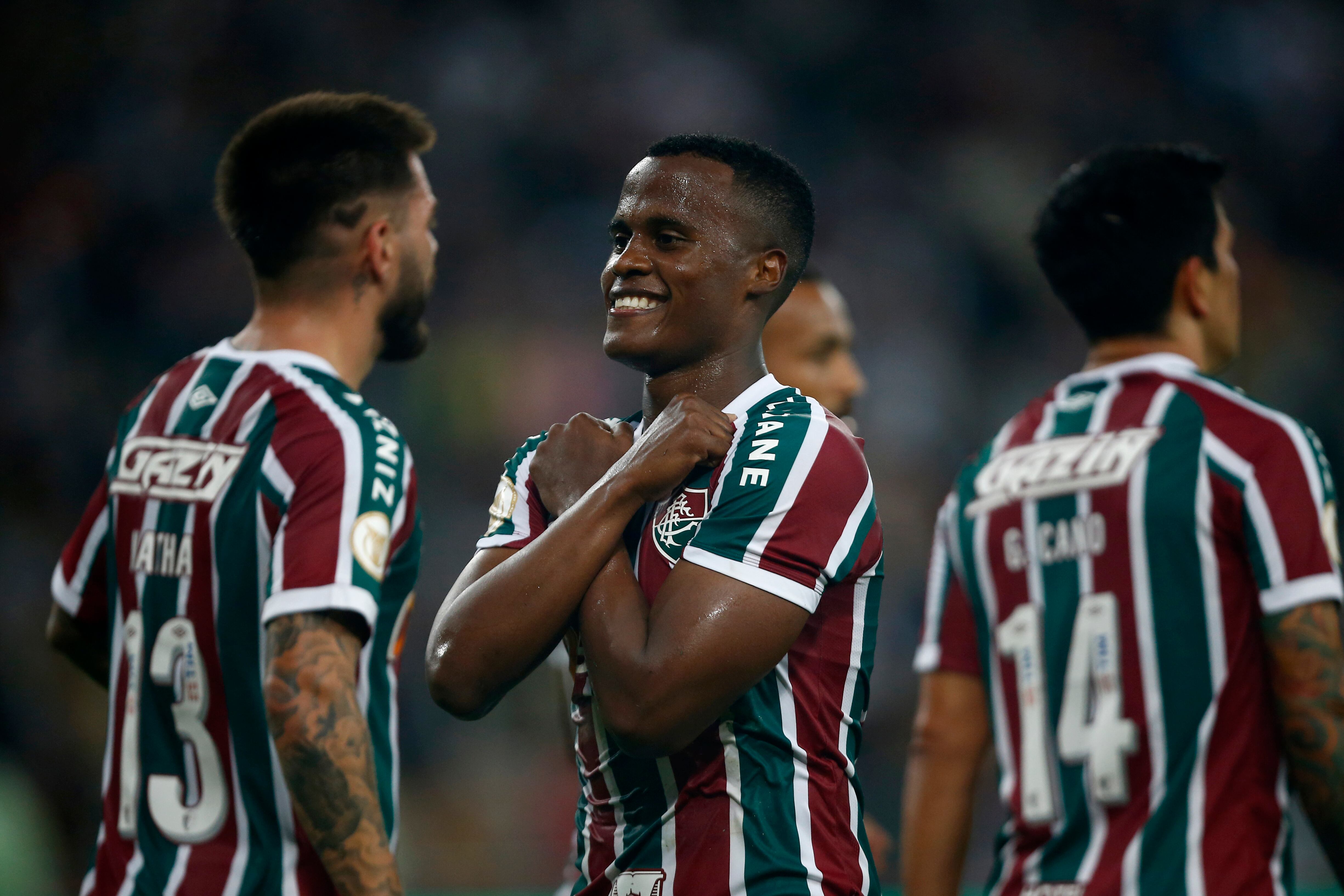 Jhon Arias celebra su tanto 11 en la temporada con Fluminense.
