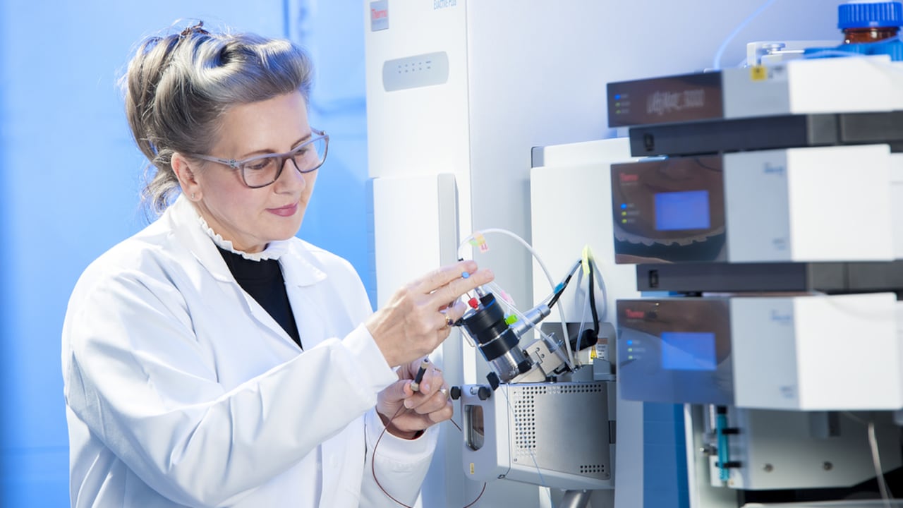 Stashenko es química, una profesión que siguió en honor a su madre.