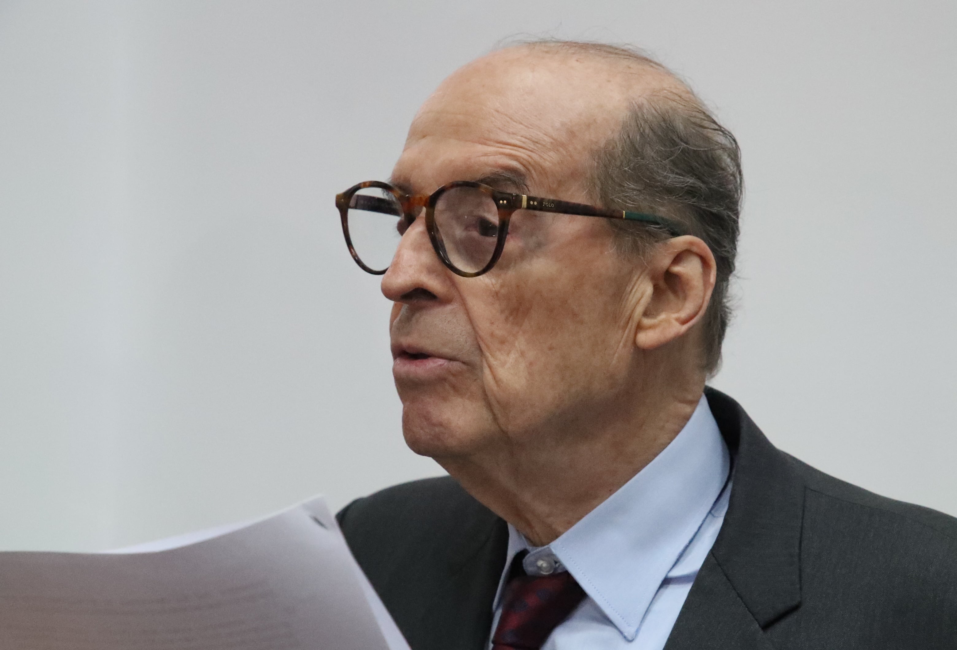 Excanciler Álvaro Leyva en rueda de prensa en la Procuraduría General de la Nación