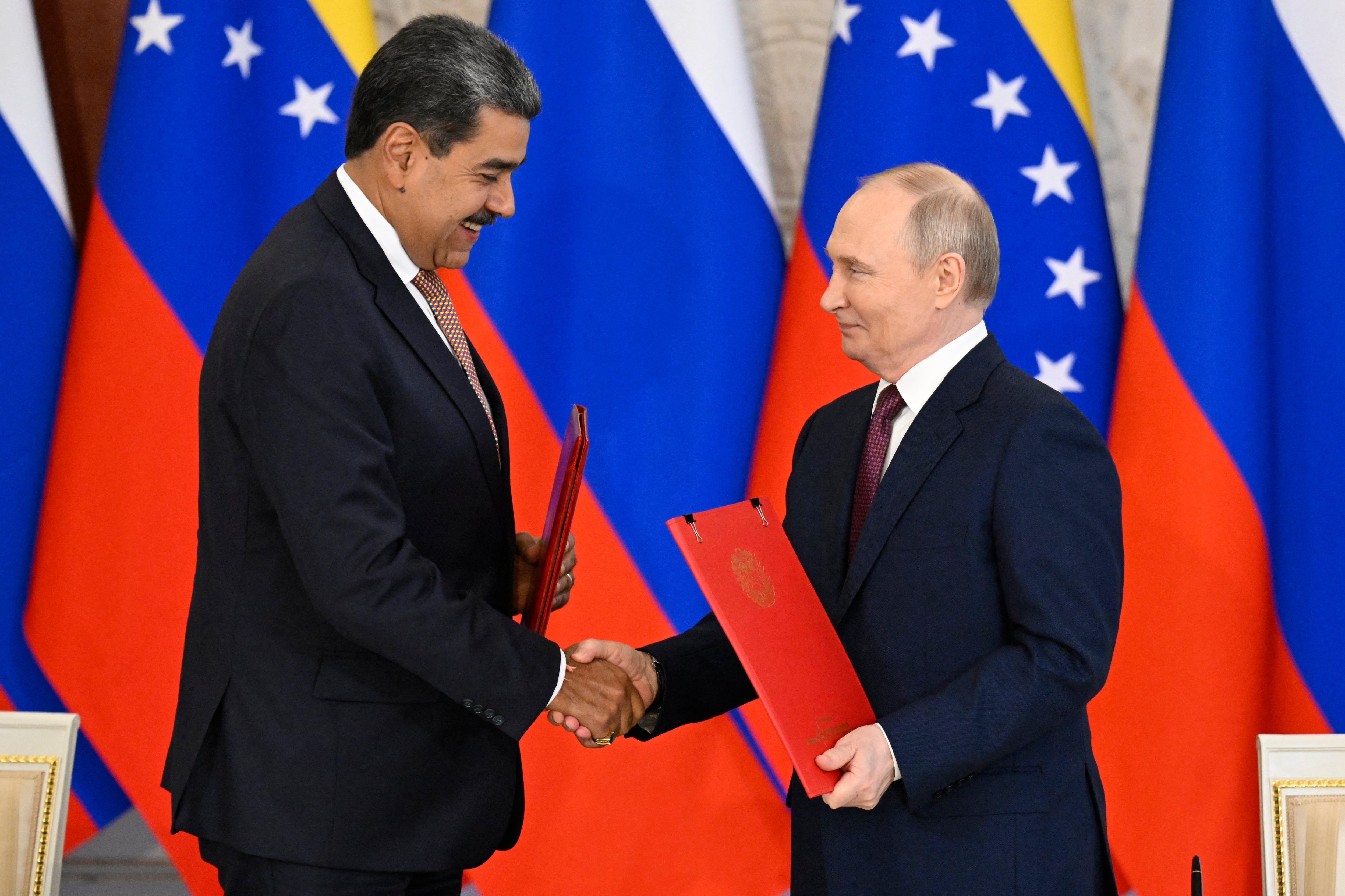 Maduro se reúne con Putin y anticipa "impulso nuevo" en relaciones con Rusia