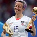 Además del preciado trofeo colectivo, Megan Rapinoe recibió los dos títulos individuales más importantes del Mundial: balón de oro y botín de oro.