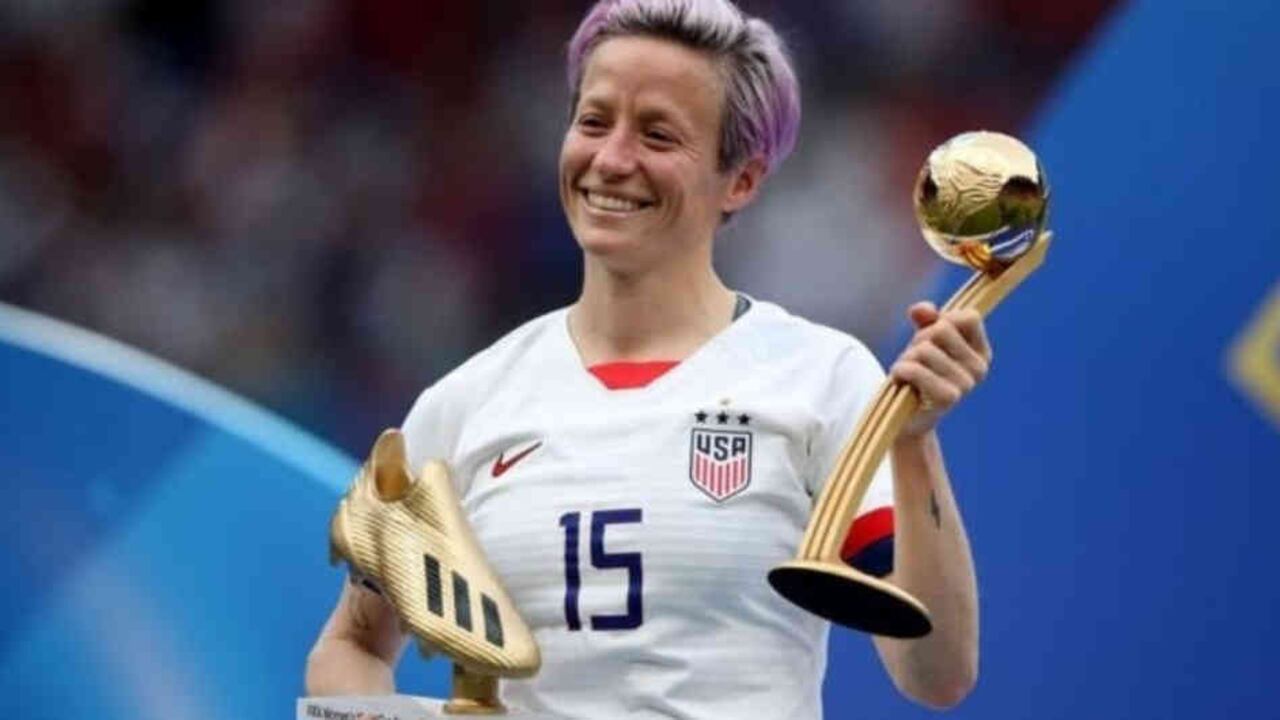 Además del preciado trofeo colectivo, Megan Rapinoe recibió los dos títulos individuales más importantes del Mundial: balón de oro y botín de oro.