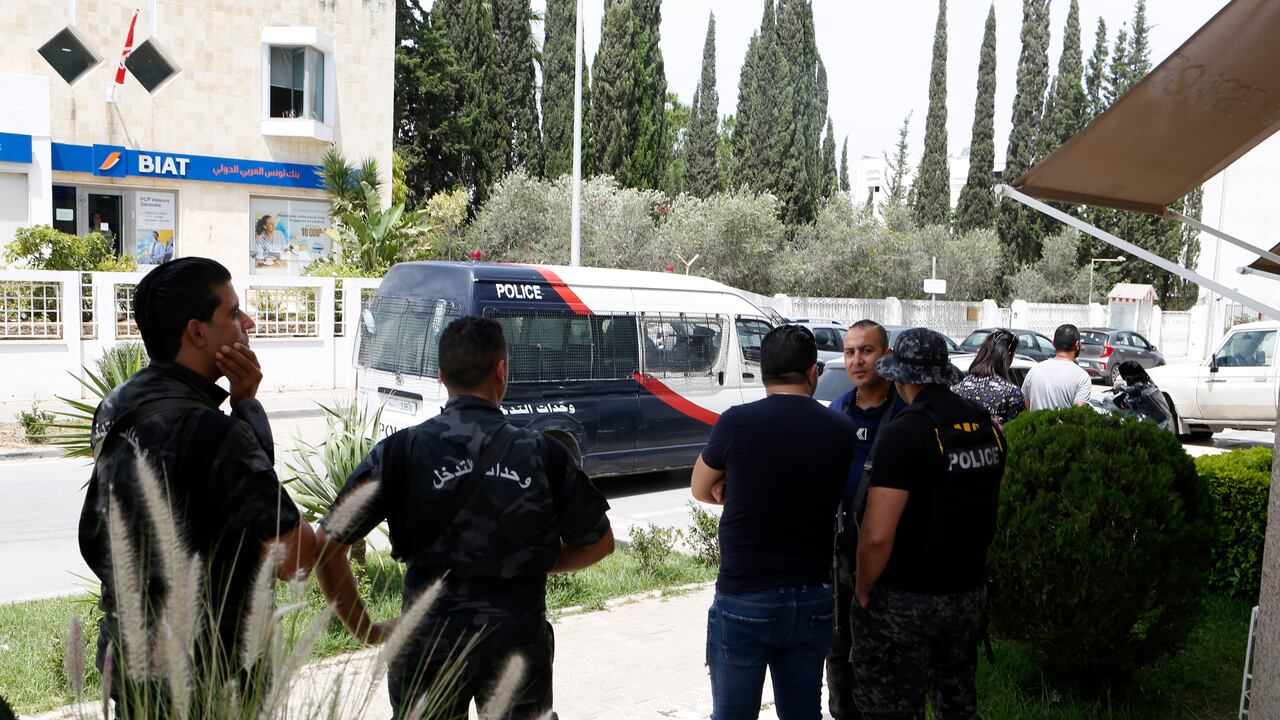 La policía hizo presencia en la zona y confirmó la muerte de una persona