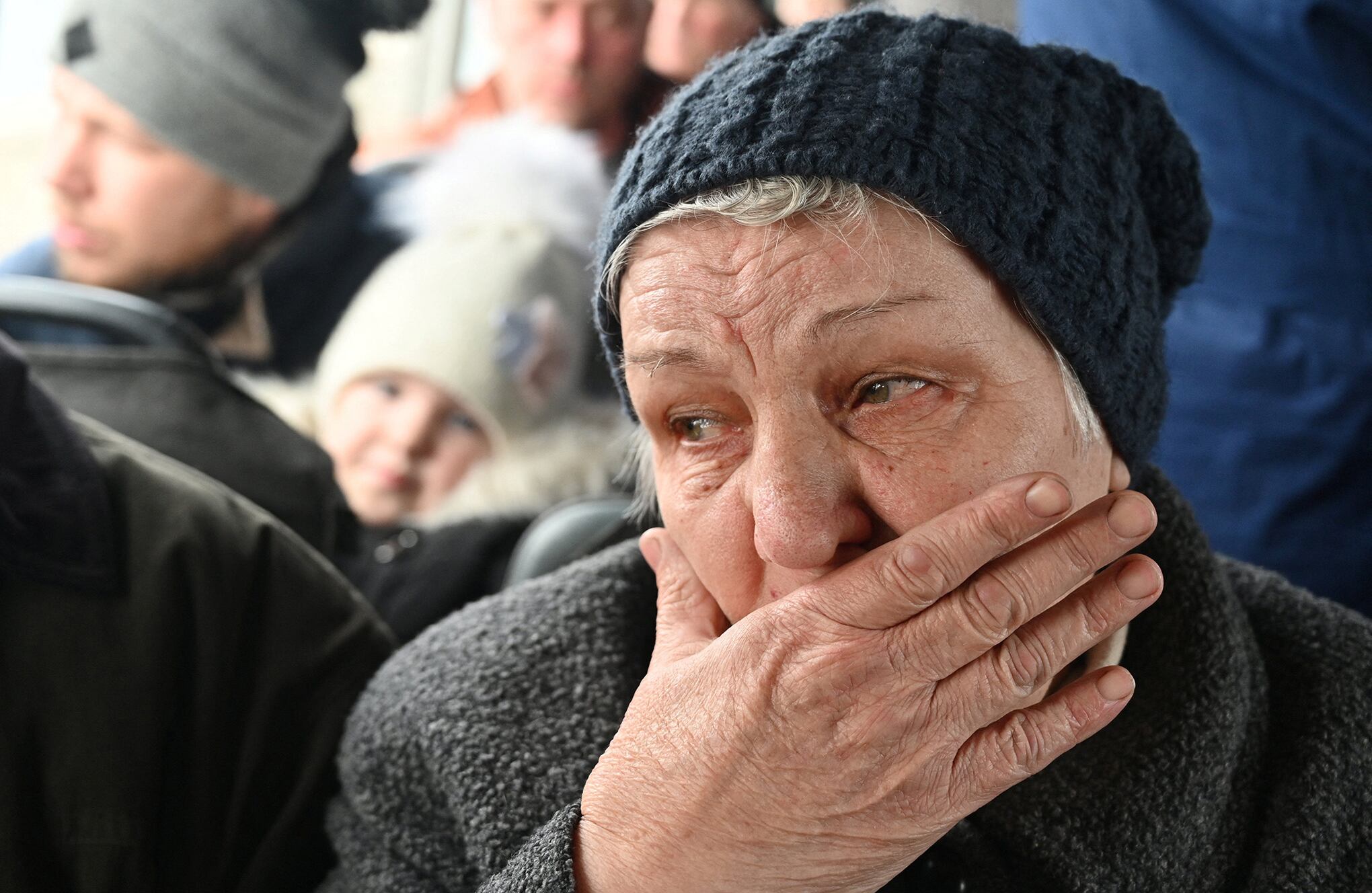 Sigue la salida de niños y mujeres de Ucrania.