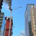 Emergencia en Nueva York por colapso de grúa.