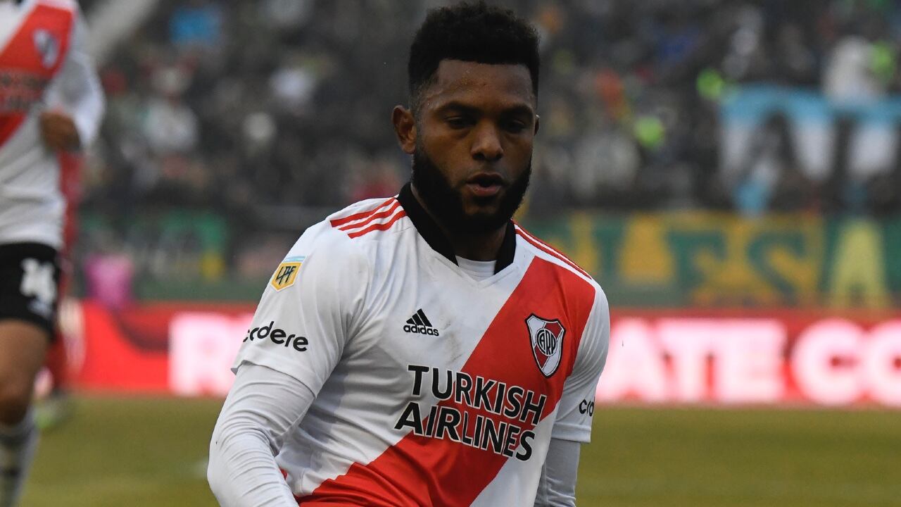Miguel Ángel Borja se reportó con el tercer gol de River Plate ante Aldosivi.