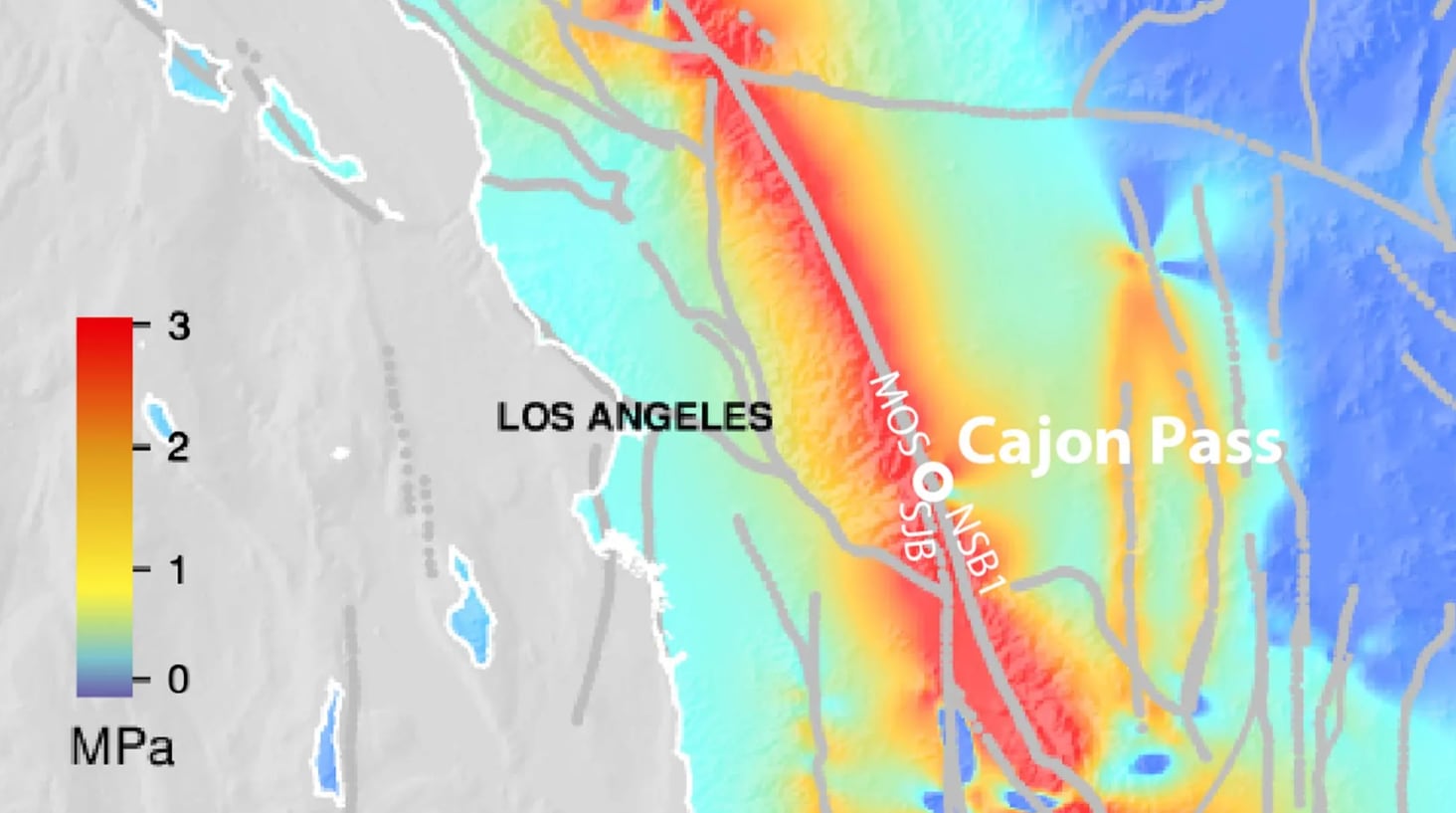 Los colores del mapa muestran los niveles de tensión calculados en el sistema de fallas.