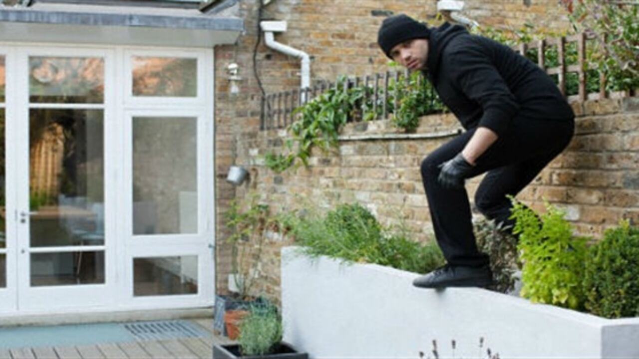 Mediante la tecnológica domótica se pueden prevenir robos residenciales en Semana Santa.