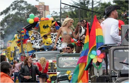 Este 2 de julio se realizó en Bogotá la versión 2006 de la tradicional marcha de celebración del Día del Orgullo Homosexual. Estas son algunas de las mejores imágenes captadas por el Fotógrafo León Darío Peláez durante el evento.