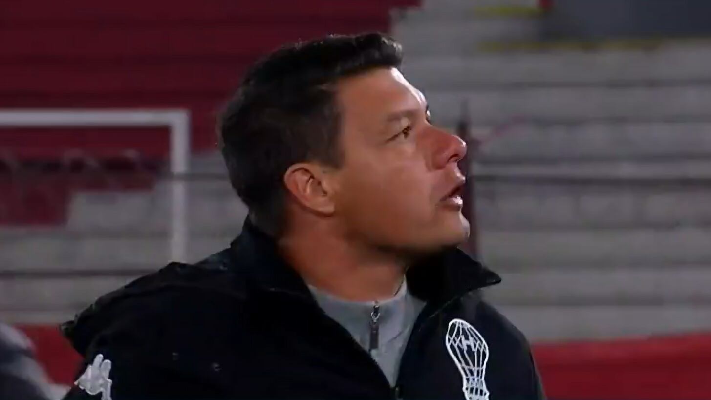 Insulto de Sebastián Battaglia, DT de Huracán en Argentina, a un hincha que lo increpaba