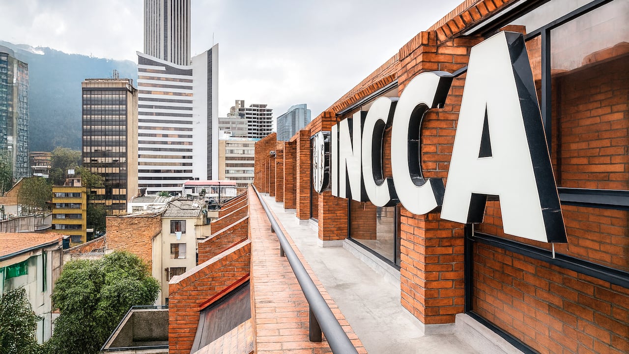 La Universidad INCCA de Colombia pasó de estar al borde de la liquidación en 2019 a convertirse en un referente de innovación educativa.