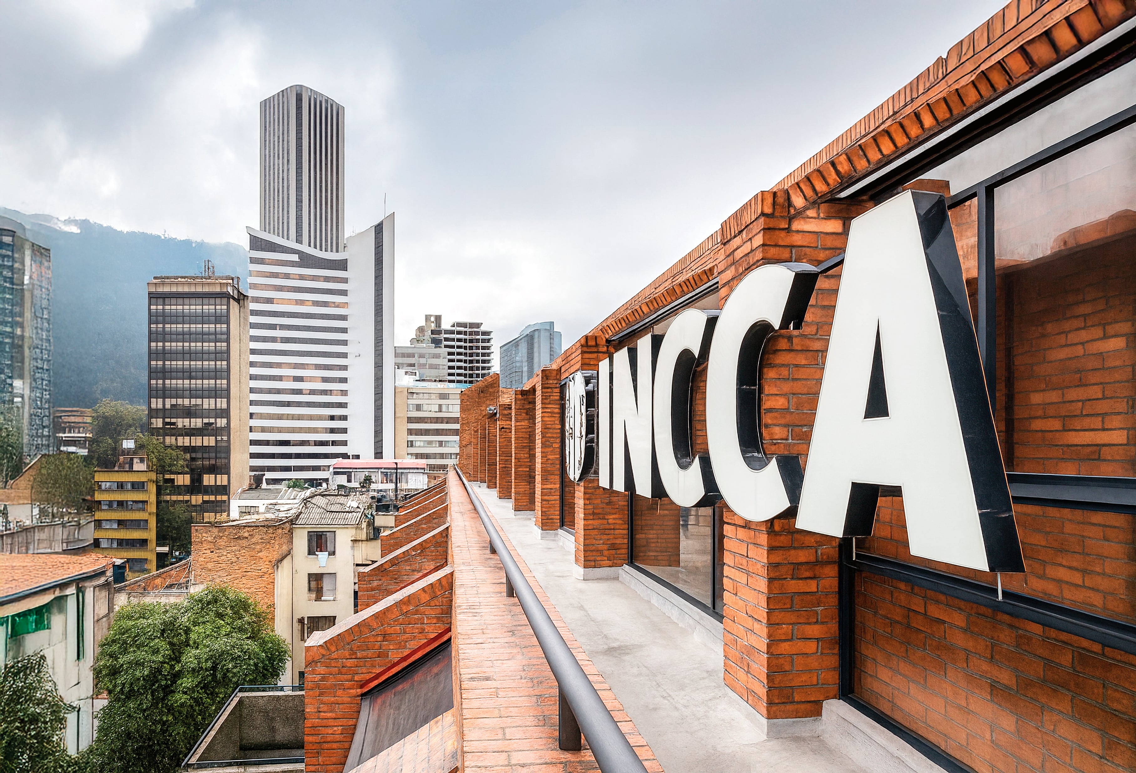 La Universidad INCCA de Colombia pasó de estar al borde de la liquidación en 2019 a convertirse en un referente de innovación educativa.