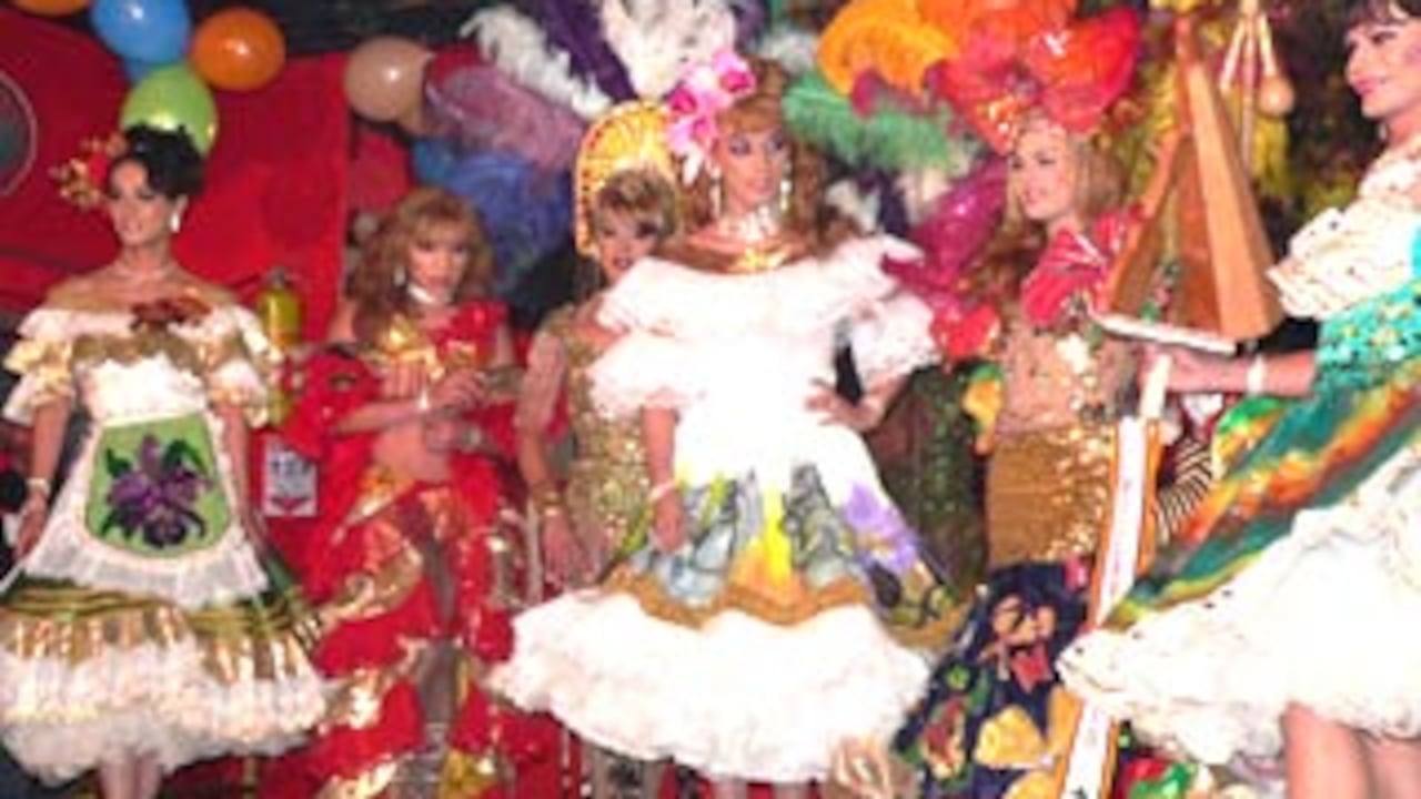 Cada año se corona en la Pantera Roja, un bar de transformismo, a la reina gay del bambuco. Participan candidatas de todo el país que deben presentars en traje de gala y traje de fantasía y bailar el Sanjuanero.