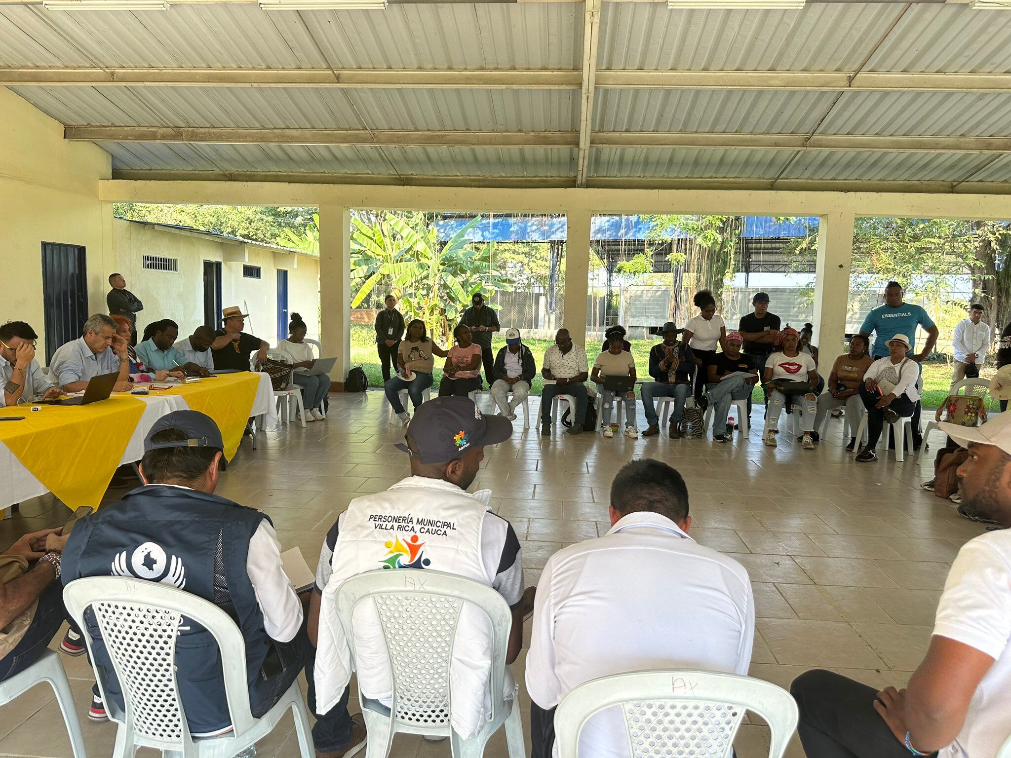 Reunión entre el Gobierno con comunidades indígenas