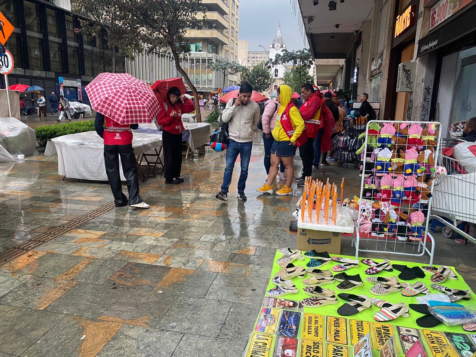 DAPED realiza labores de recuperación del espacio público en la séptima