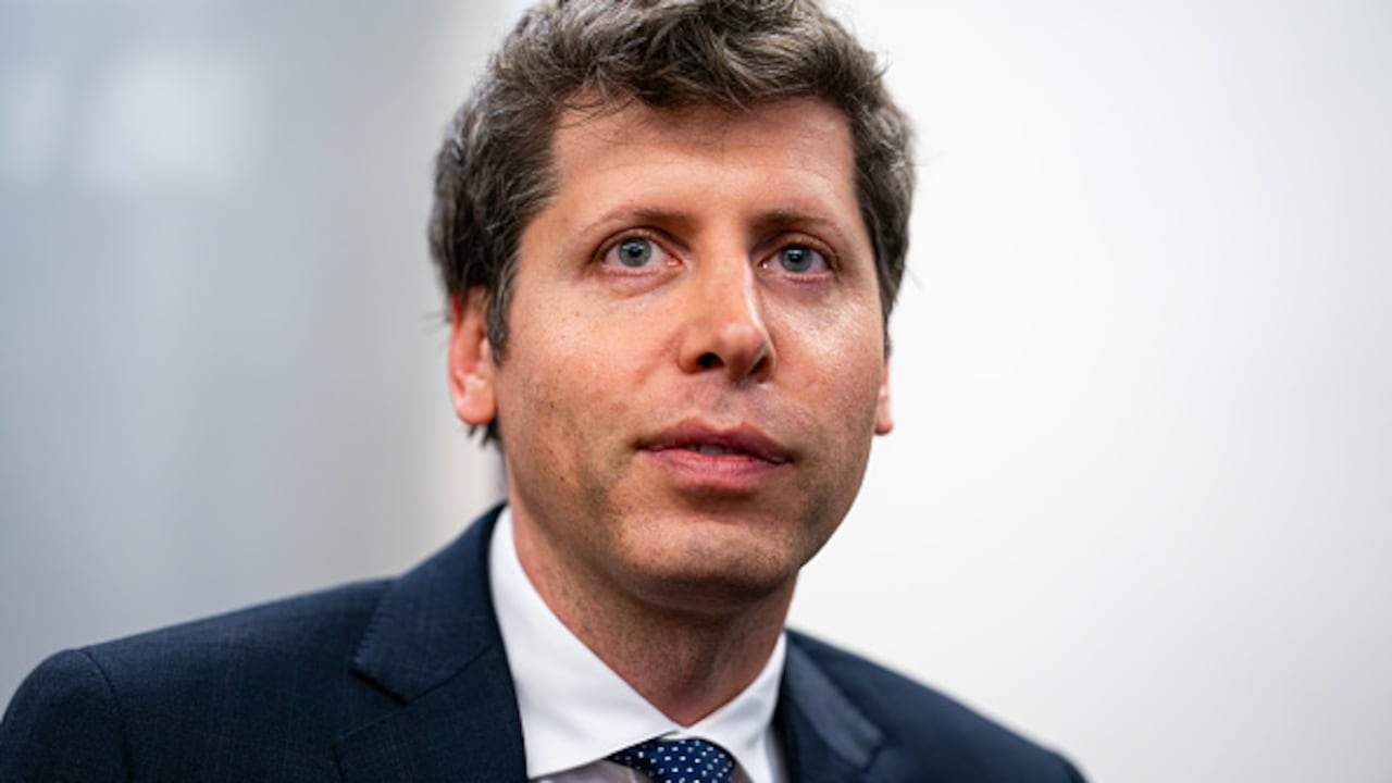 La afirmación de Sam Altman, CEO de OpenAI, divide opiniones sobre el verdadero alcance de la IA.