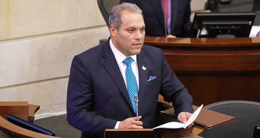     El senador José David Name volverá a presentar, el 20 de julio, el proyecto de ley que permita la integración vertical de la transmisión y la generación de energía, para el caso de Ecopetrol e ISA.