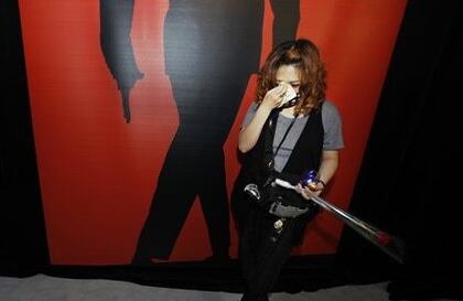 Emocionadas estuvieron las fanáticas del artista en la muestra "The Official Michael Jackson Life Time Collection" en Tokyo.