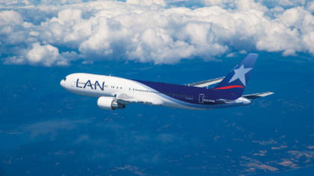 Si no puede viajar porque la aerolínea sobrevendió el vuelo, la empresa debe darle al pasajero una compensación de mínimo el 25 por ciento del valor del trayecto.