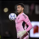 BUENOS AIRES, ARGENTINA - JULY 26: Alvaro Montero of Boca Juniors controls the ball during a Torneo Clausura Mercado Libre 2026 match between Deportivo Riestra and Boca Juniors at Estadio Guillermo Laza on July 26, 2026 in Buenos Aires, Argentina. (Photo by Marcelo Endelli/Getty Images)