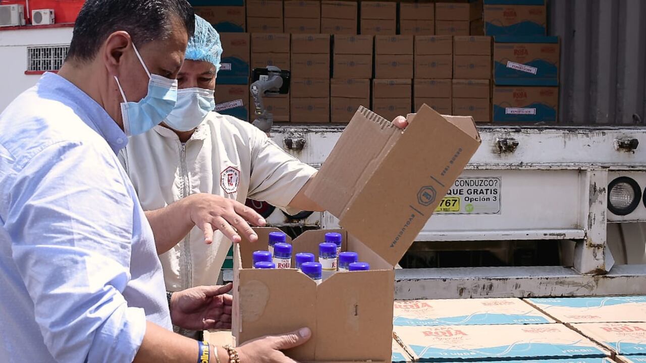 Fábrica de Licores del Tolima inició exportación de más de 13 mil unidades de Tapa Roja.