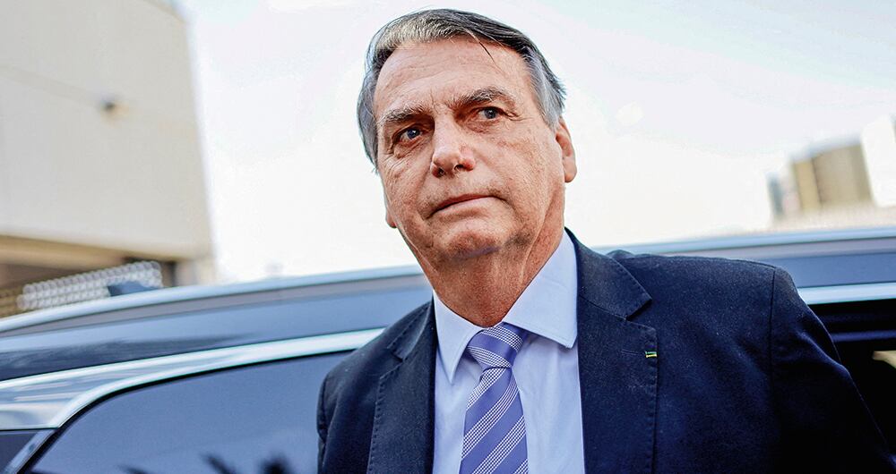 Jair Bolsonaro con el agua hasta el cuello.