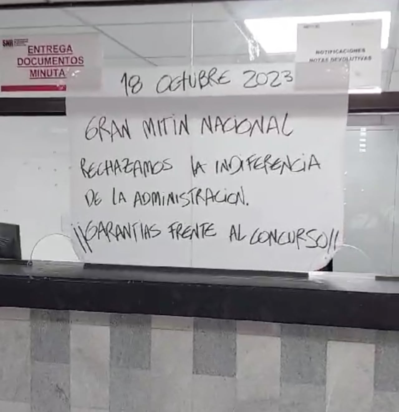 Cartel de sindicatos de la Superintendencia de Notariado y Registro.