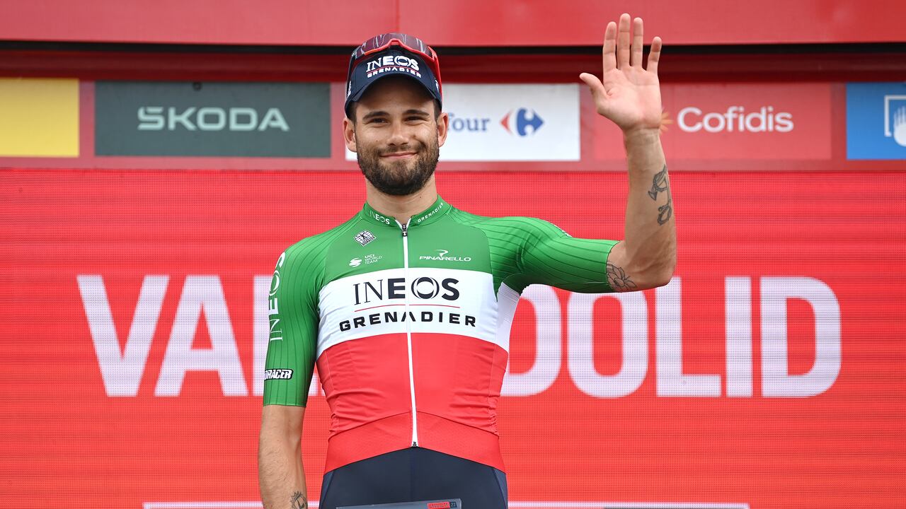VALLADOLID, ESPAÑA - 5 DE SEPTIEMBRE: Filippo Ganna de Italia y el equipo INEOS Grenadiers celebran en el podio como ganador de etapa durante la 78.a Vuelta a España 2023, Etapa 10, una etapa contrarreloj individual de 25,8 km de Valladolid a Valladolid / #UCIWT / el 5 de septiembre. 2023 en Valladolid, España. (Foto de Tim de Waele/Getty Images)