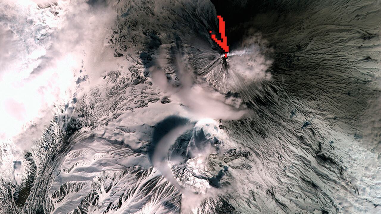 El volcán Klyuchevskoy, en Rusia, entró en erupción tras el sismo de magnitud 8,8 que sacudió al país.
