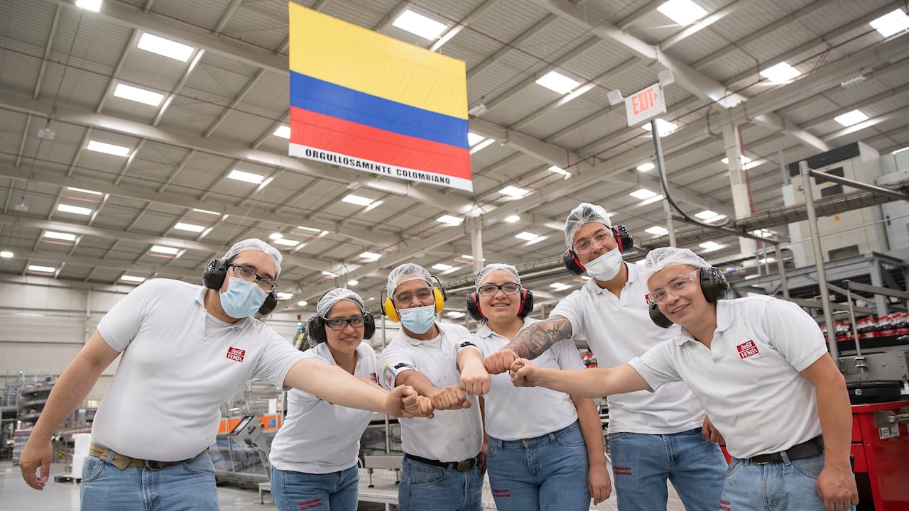 Por cada empleo directo que generan Coca-Cola en Colombia, se generan 67 puesto indirectos de trabajo.