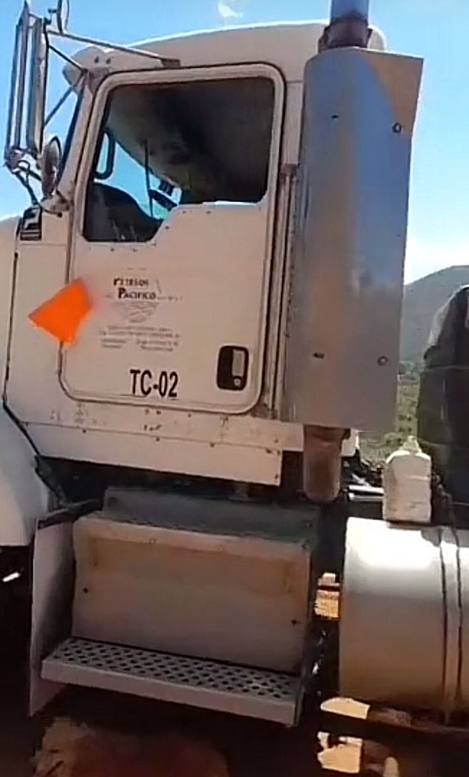 Este es uno de los camiones que realizaron la demolición