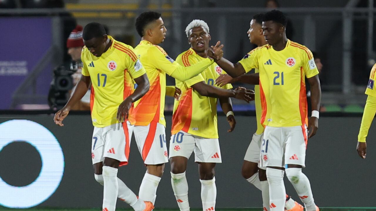 Colombia celebra tras vencer a Arabia Saudí en la primera fecha del Mundial Sub-20.