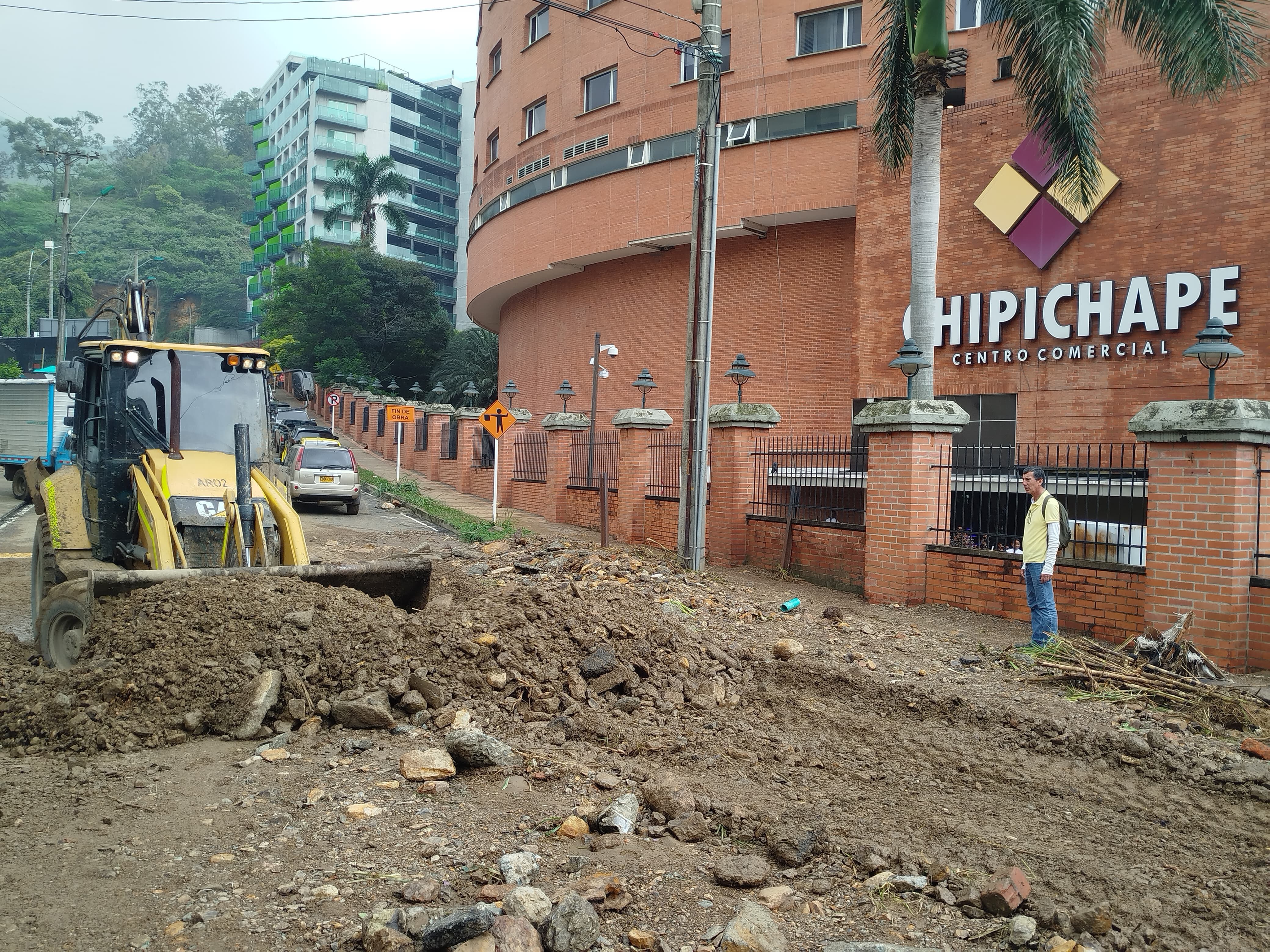 Vías afectadas por las fuertes lluvias en Cali.