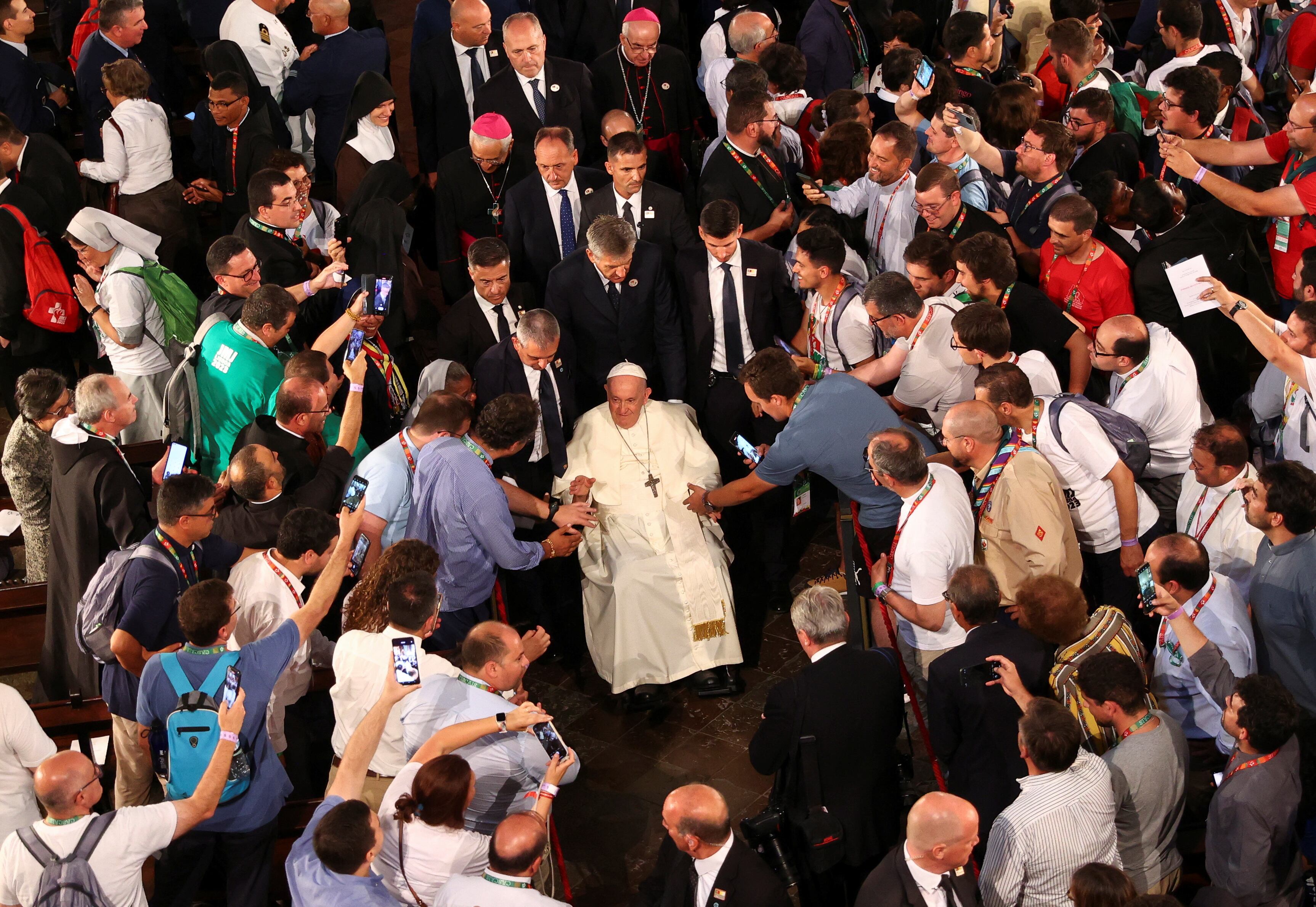 El papa Francisco ha tenido un encuentro con 13 víctimas de abusos sexuales por parte de religiosos portugueses.