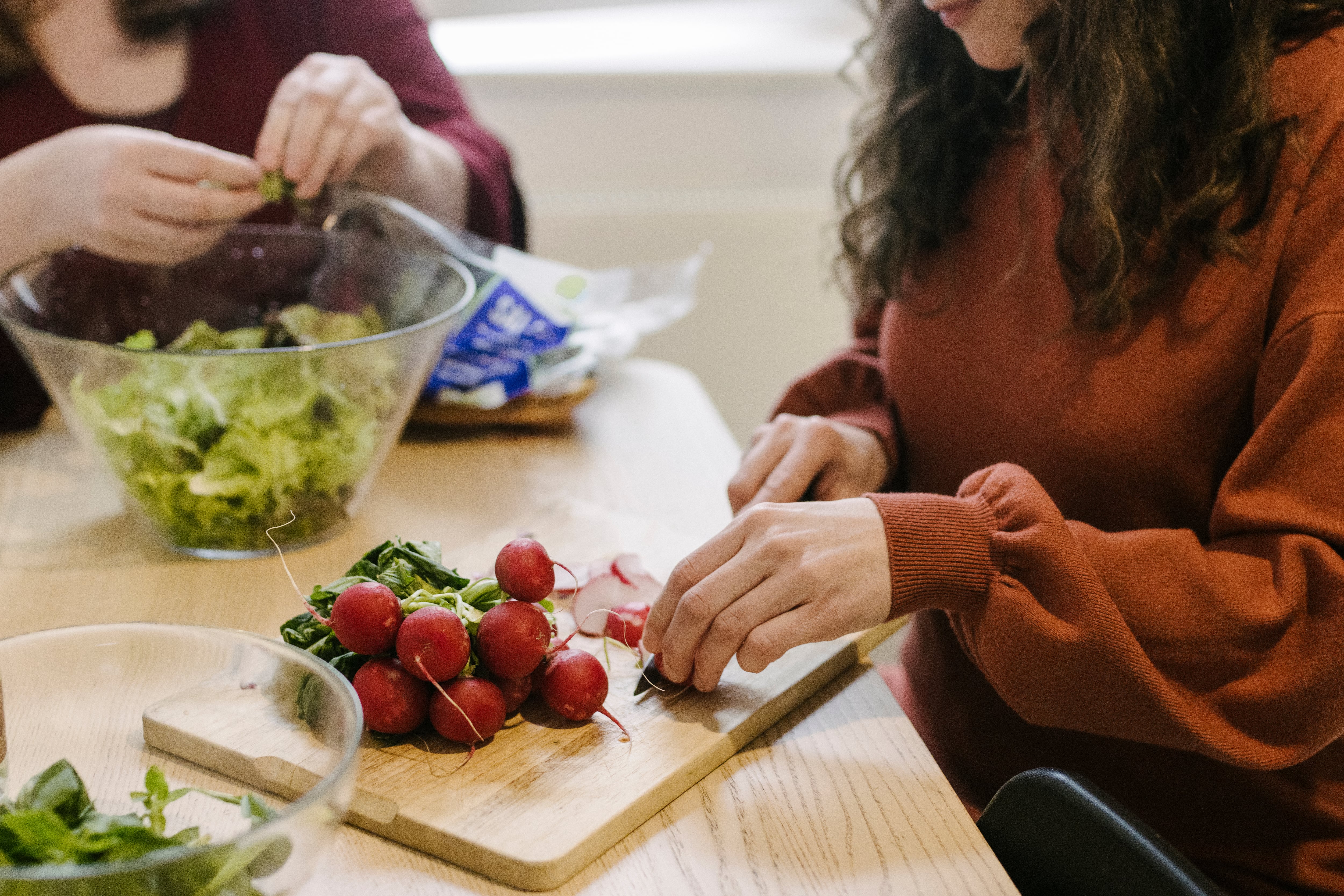 El rábano está compuesto de vitamina C.